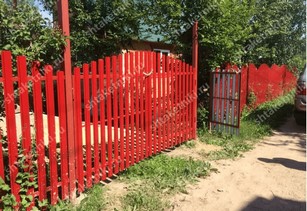 Забор евроштакетник горокой в Архангельске цвет рубин
